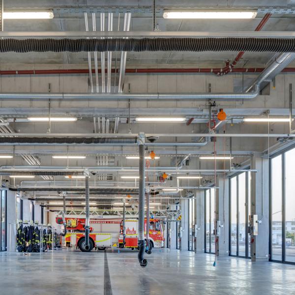 Feuerwache Mainz, Blick in die Fahrzeughalle, Endzustand